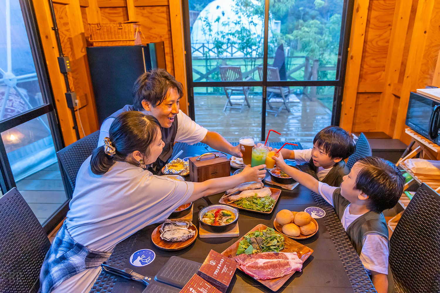 全天候型食事スペース